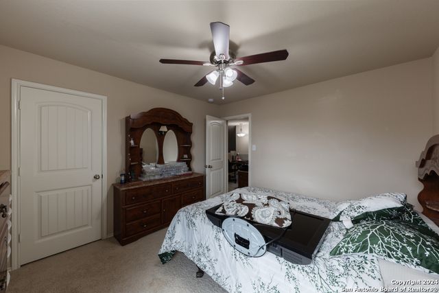 1009 SANDWELL CT, Seguin, TX 78155