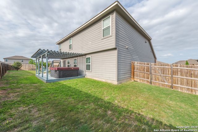 1009 SANDWELL CT, Seguin, TX 78155