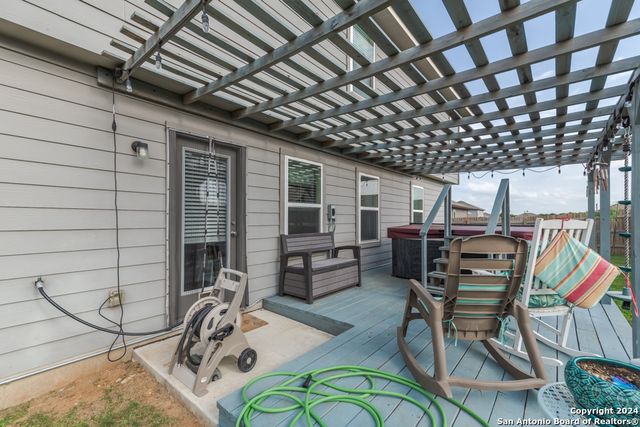 1009 SANDWELL CT, Seguin, TX 78155