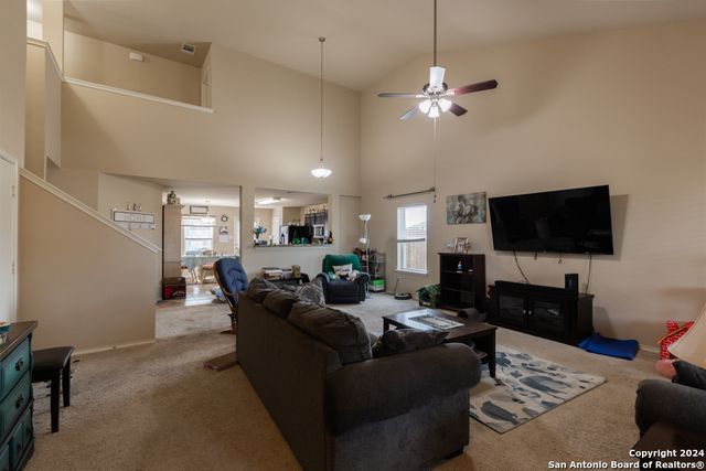 1009 SANDWELL CT, Seguin, TX 78155