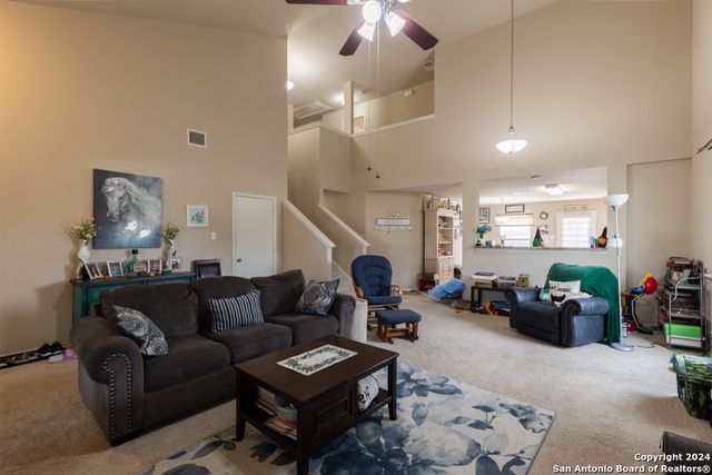 1009 SANDWELL CT, Seguin, TX 78155