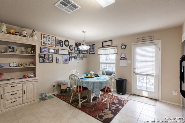 1009 SANDWELL CT, Seguin, TX 78155