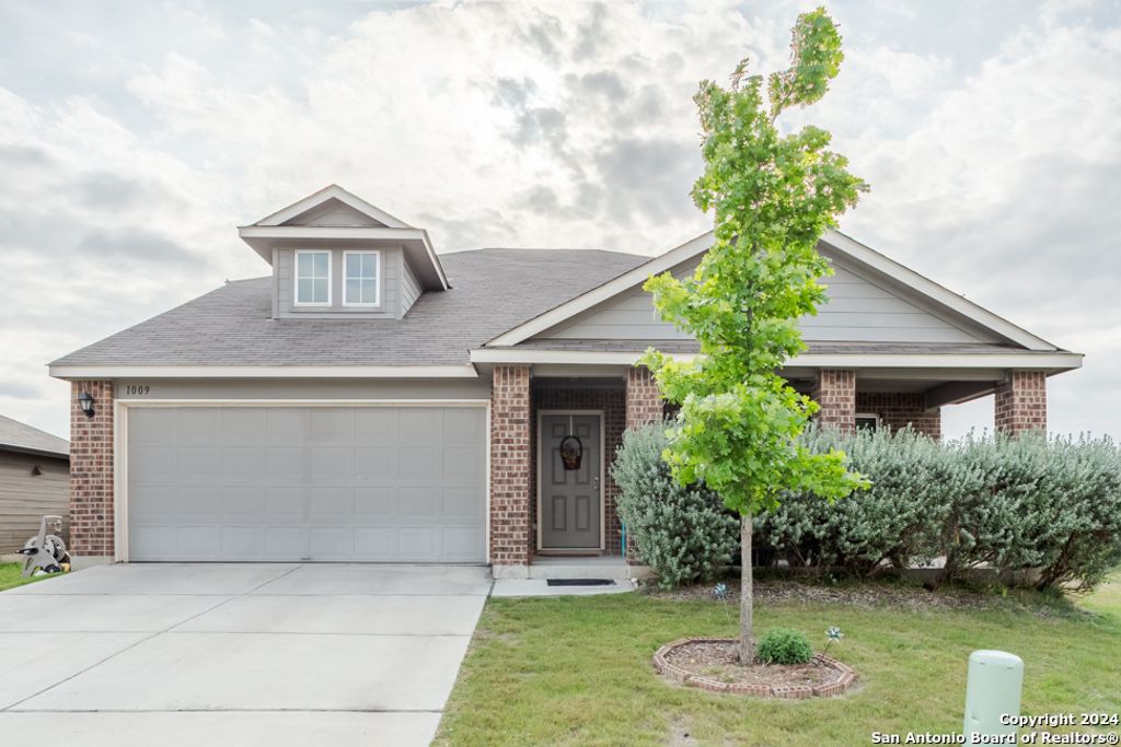 1009 SANDWELL CT, Seguin, TX 78155