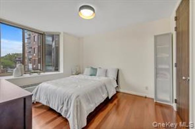 31-32 Union Street 4G, Flushing, NY 11354