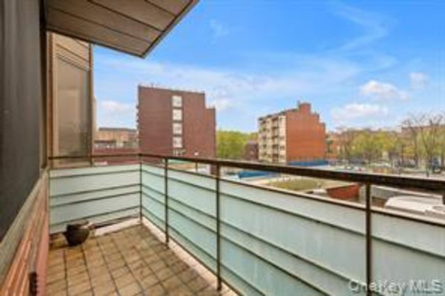 31-32 Union Street 4G, Flushing, NY 11354