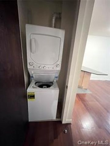 31-32 Union Street 4G, Flushing, NY 11354