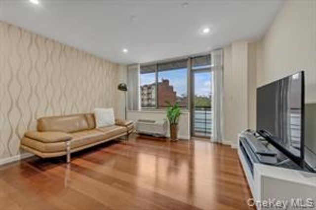 31-32 Union Street 4G, Flushing, NY 11354