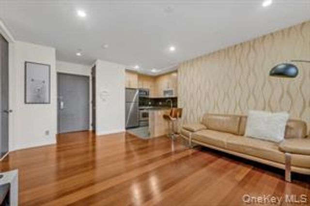 31-32 Union Street 4G, Flushing, NY 11354
