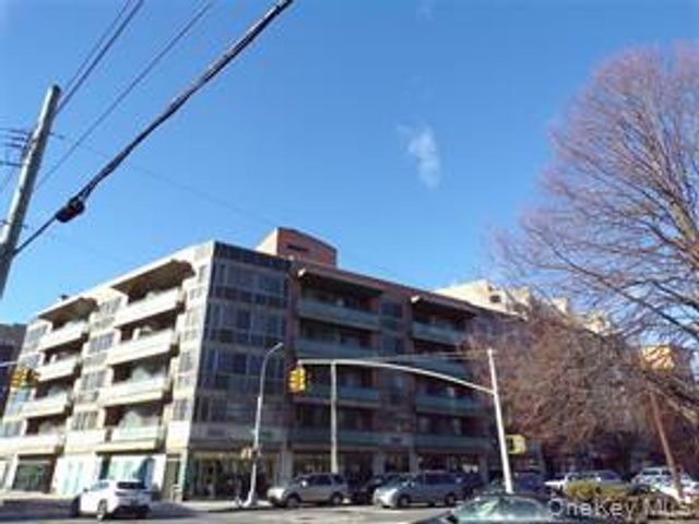 31-32 Union Street 4G, Flushing, NY 11354