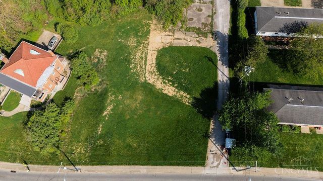38 Clinton Springs Avenue, Cincinnati, OH 45217