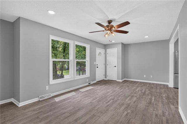 9310 NW 68th Street, Parkville, MO 64152