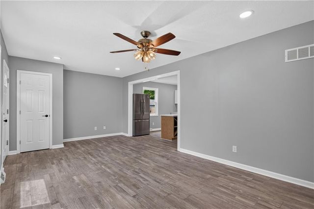 9310 NW 68th Street, Parkville, MO 64152