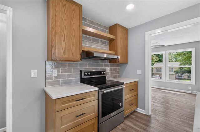 9310 NW 68th Street, Parkville, MO 64152