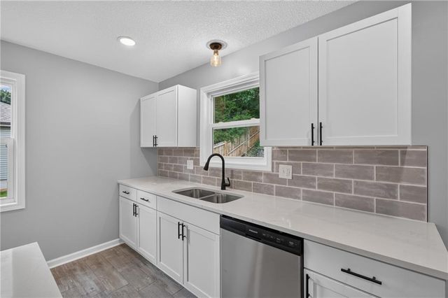 9310 NW 68th Street, Parkville, MO 64152