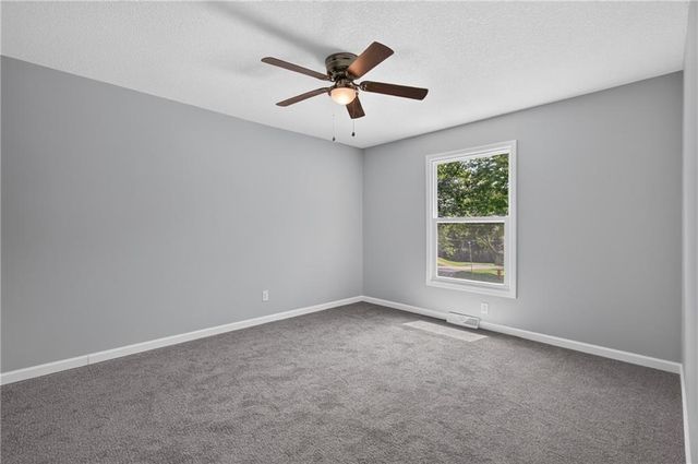 9310 NW 68th Street, Parkville, MO 64152