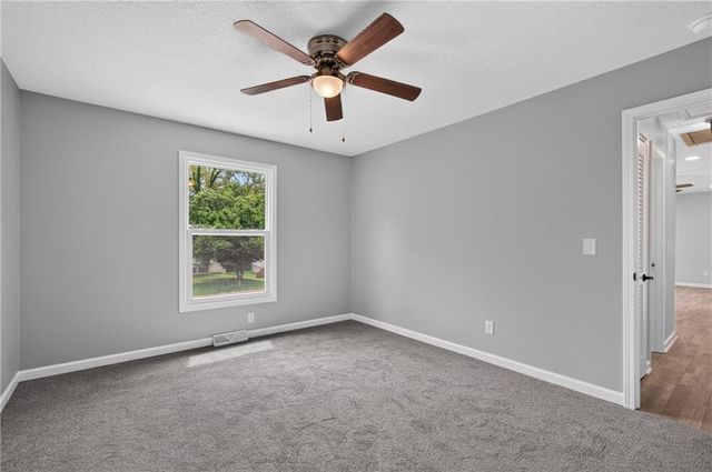 9310 NW 68th Street, Parkville, MO 64152