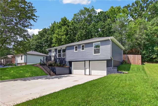 9310 NW 68th Street, Parkville, MO 64152