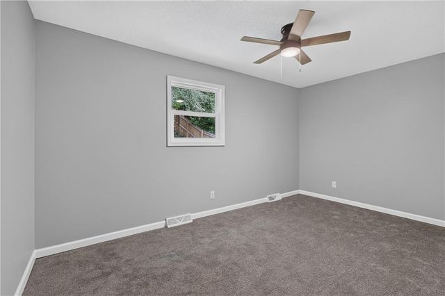 9310 NW 68th Street, Parkville, MO 64152