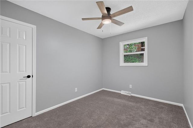 9310 NW 68th Street, Parkville, MO 64152