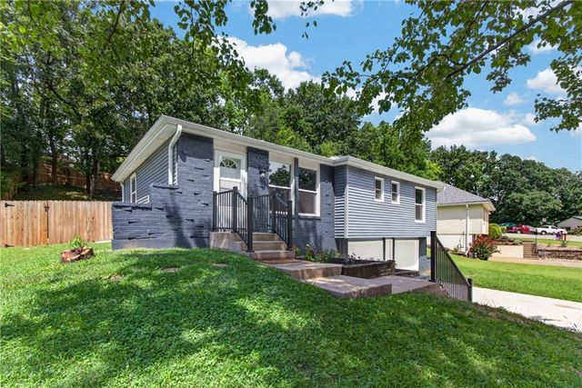 9310 NW 68th Street, Parkville, MO 64152