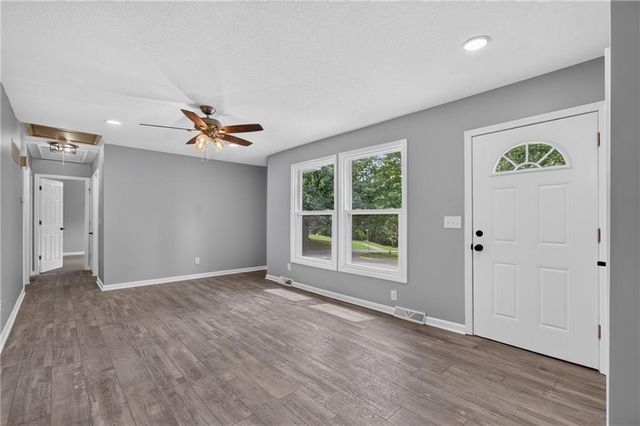 9310 NW 68th Street, Parkville, MO 64152