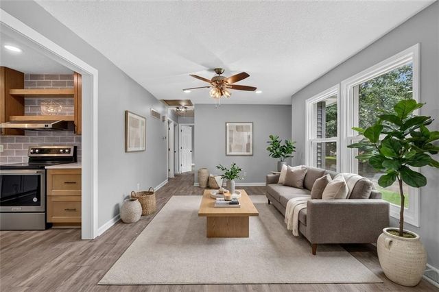 9310 NW 68th Street, Parkville, MO 64152