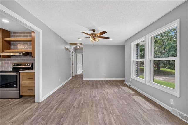 9310 NW 68th Street, Parkville, MO 64152