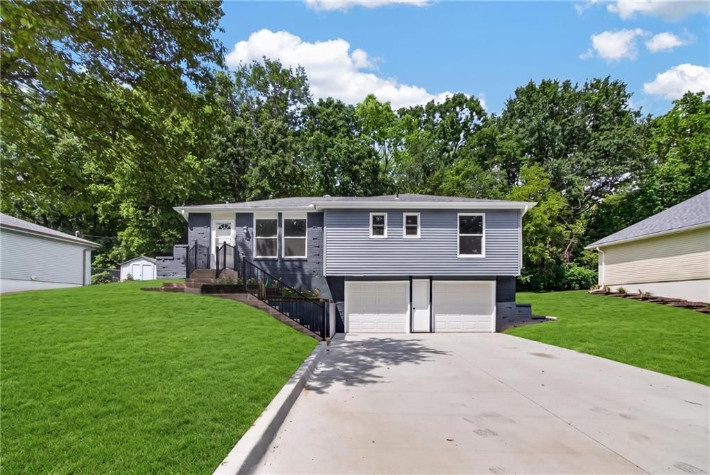 9310 NW 68th Street, Parkville, MO 64152