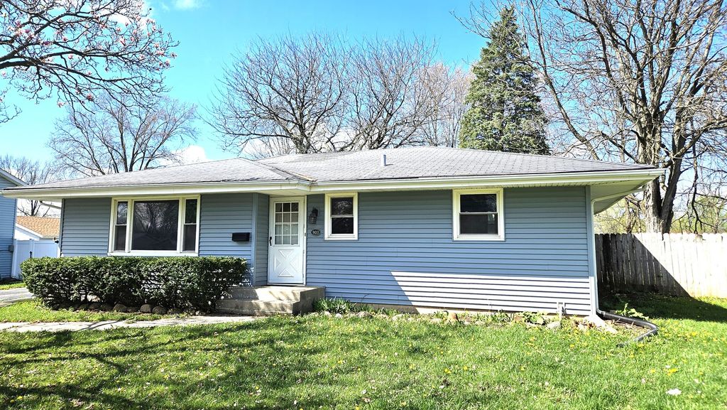 903 W 10th Street, Belvidere, IL 61008