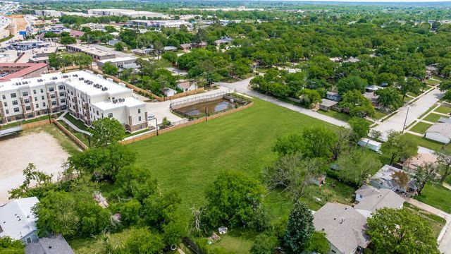 1100 Willowwood Street, Denton, TX 76205