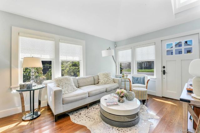 10 Henry Street, Southampton, NY 11968