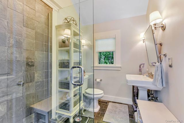 10 Henry Street, Southampton, NY 11968