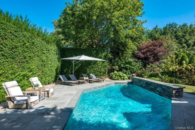 10 Henry Street, Southampton, NY 11968