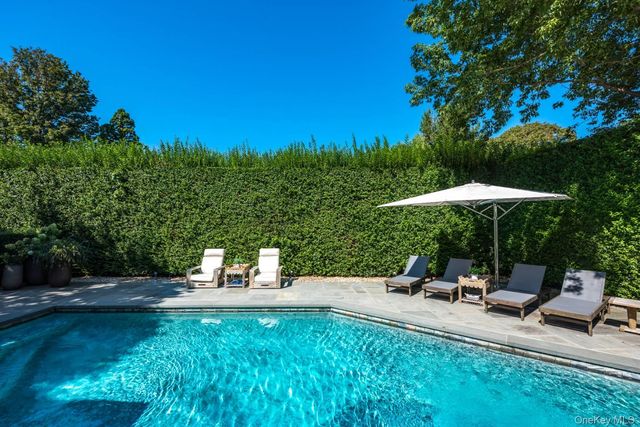 10 Henry Street, Southampton, NY 11968