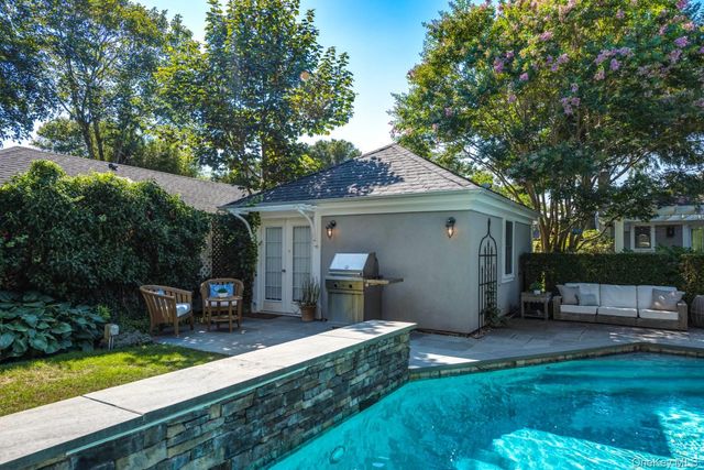 10 Henry Street, Southampton, NY 11968