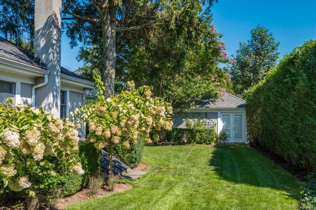 10 Henry Street, Southampton, NY 11968