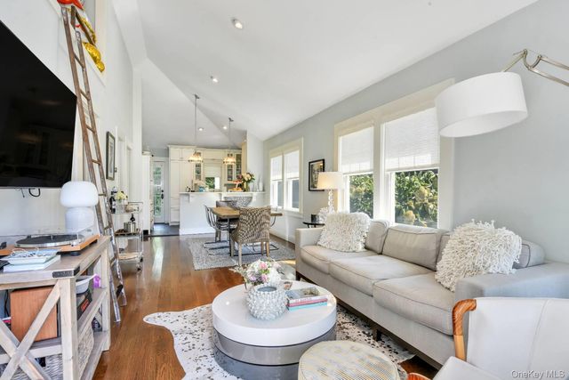 10 Henry Street, Southampton, NY 11968