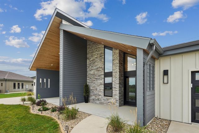 4012 Keagles Crossing, Cedar Falls, IA 50613