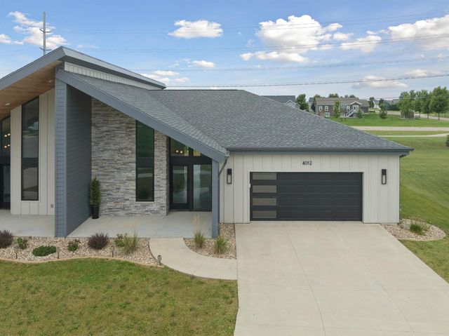 4012 Keagles Crossing, Cedar Falls, IA 50613