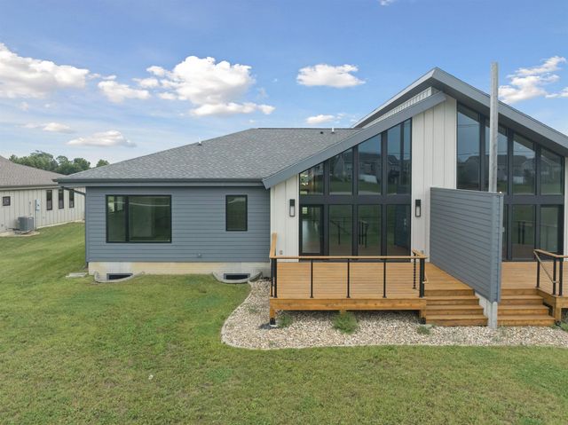 4012 Keagles Crossing, Cedar Falls, IA 50613