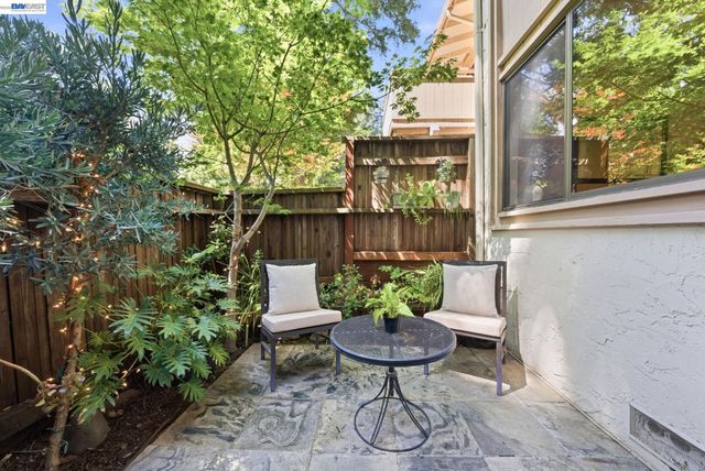20720 4Th St 3, Saratoga, CA 95070
