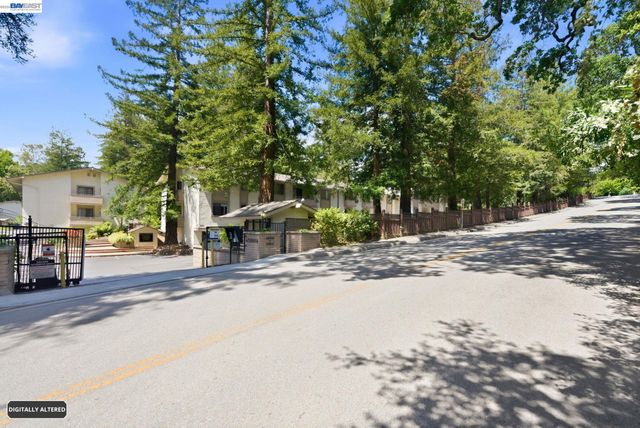 20720 4Th St 3, Saratoga, CA 95070