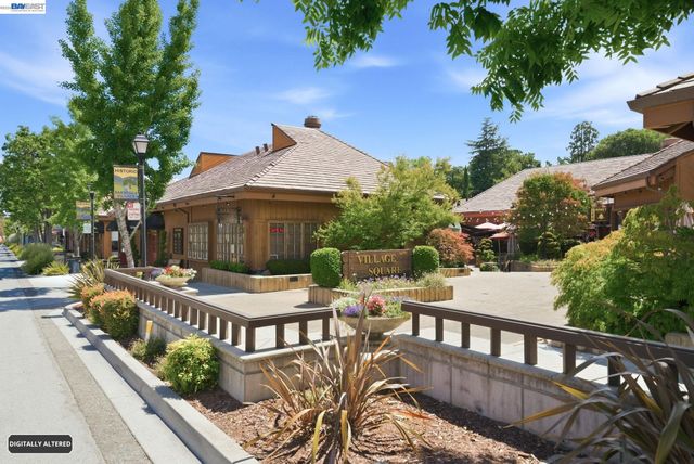 20720 4Th St 3, Saratoga, CA 95070