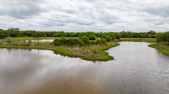 3814 CR 19, Hallettsville, TX 77964