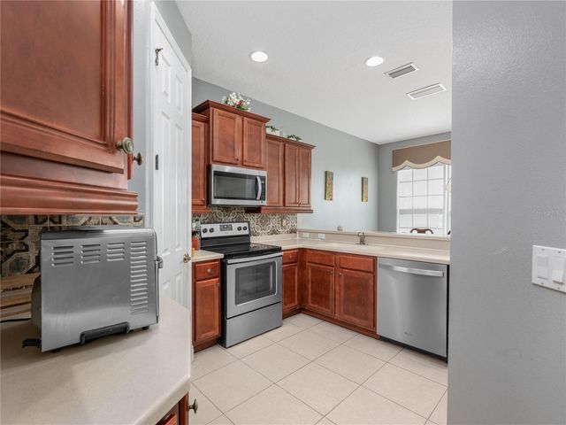 401 SPLIT OAK COURT, Eustis, FL 32736
