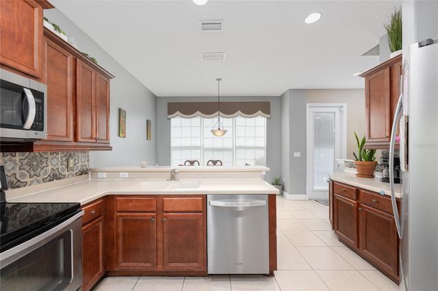 401 SPLIT OAK COURT, Eustis, FL 32736