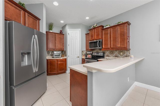 401 SPLIT OAK COURT, Eustis, FL 32736