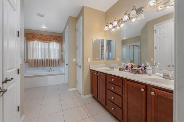 401 SPLIT OAK COURT, Eustis, FL 32736