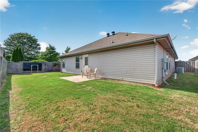 1106 Berkeley Avenue, Rogers, AR 72758