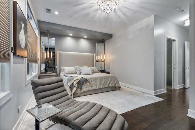1303 W Diversey Parkway, Chicago, IL 60614